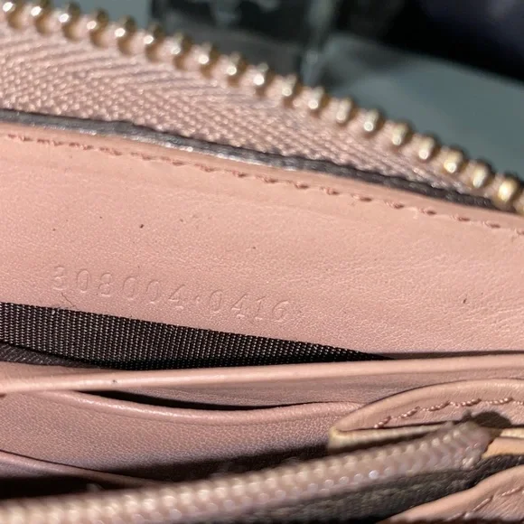 Authentic GUCCI SOHO Interlocking G Patent Leather Zippy Wallet - Picture 12 of 17